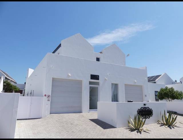 5 BEDROOM HOUSE FOR SALE IN BRITANNIA BAY